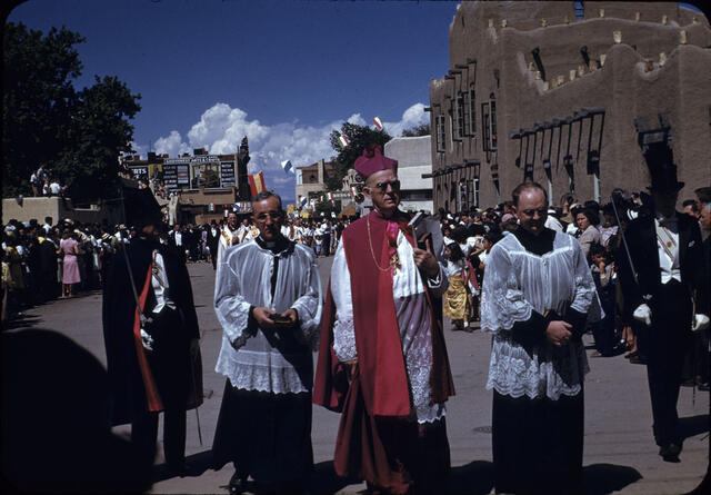 Pontifical Procession 02