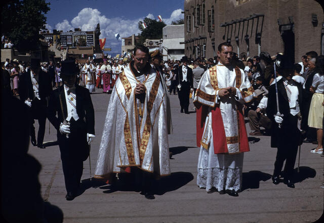 Pontifical Procession 03