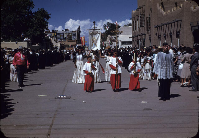 Pontifical Procession 08