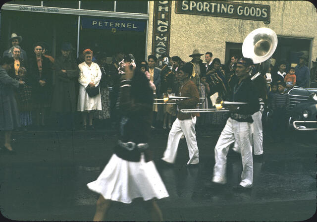 Parade4